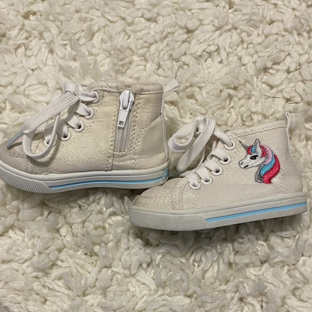 Carters baby girl size 4 Unicorn Embroidered  white glittery High-Top Sneakers